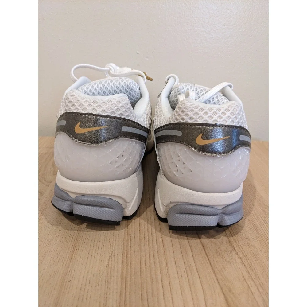 Nike Air Zoom Vomero 5 Metallic Pewter Gold Men's 10 HJ7247-099 New‎ No Box
